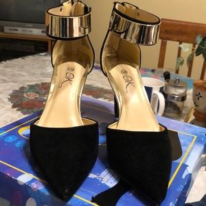 Ladies black suede dress shoes (New)